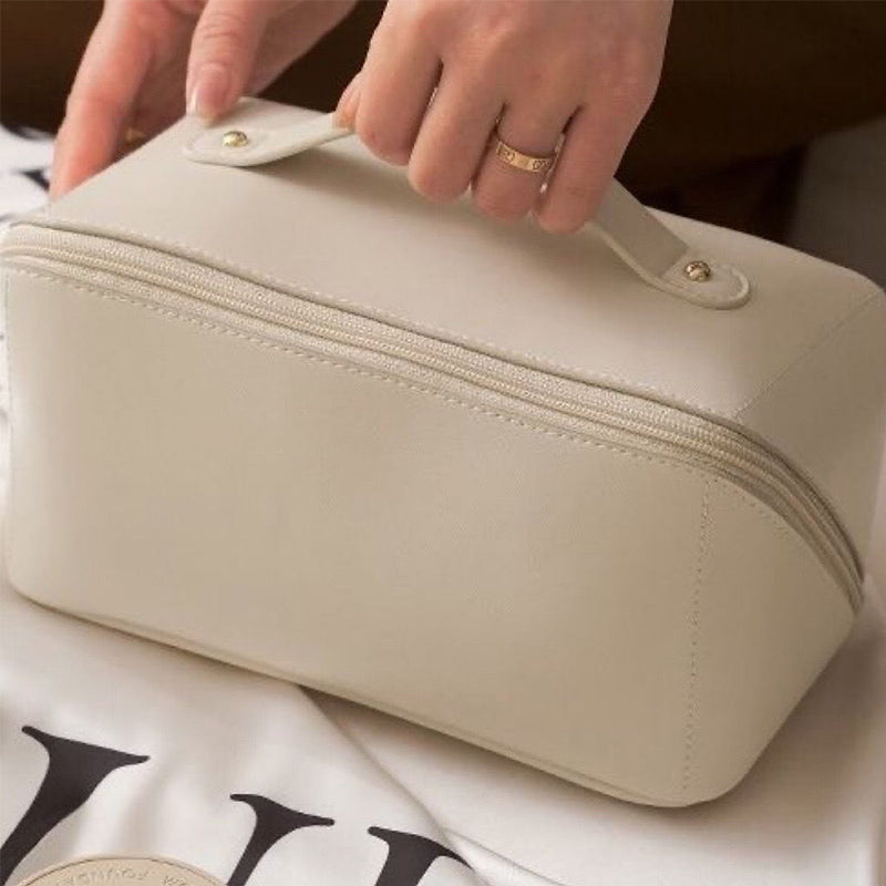 De reis-make-up tas met een slim design voor veel capaciteit
