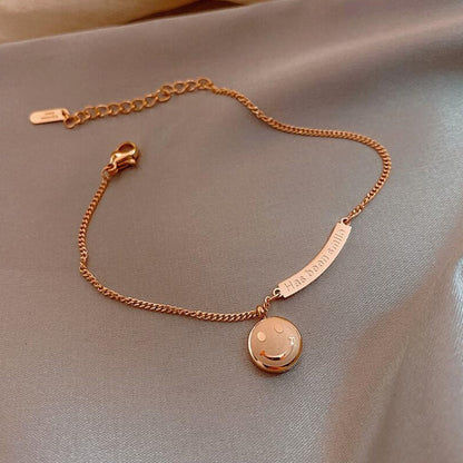 Nousa | Geometrische smiley ketting